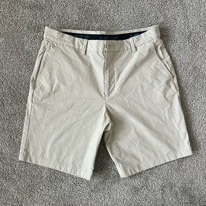 Vineyard Vines On The Go Shorts | Size 33 | Stone